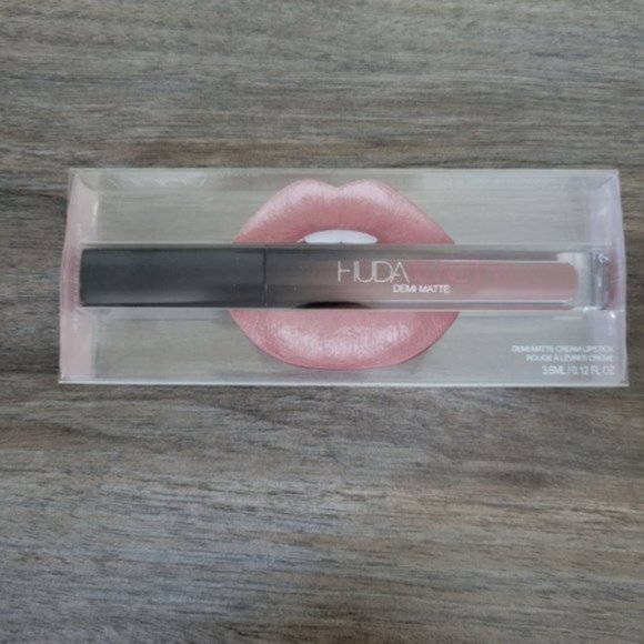 HUDA BEAUTY Demi Matte Cream Liquid Lipstick in Révolutionnaire - Picture 4 of 4